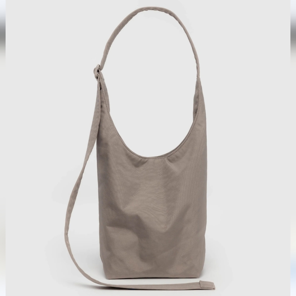 NWOT BAGGU Small Nylon Sling in Dove